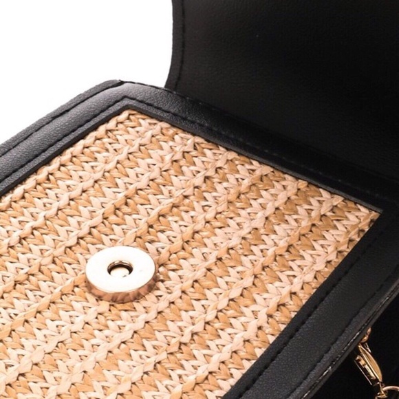 LAST 1️⃣ Straw Crossbody w Vegan Leather Accents - Picture 5 of 6